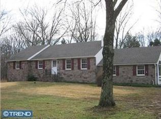 2 Deer Woods Ln, Pipersville, PA 18947