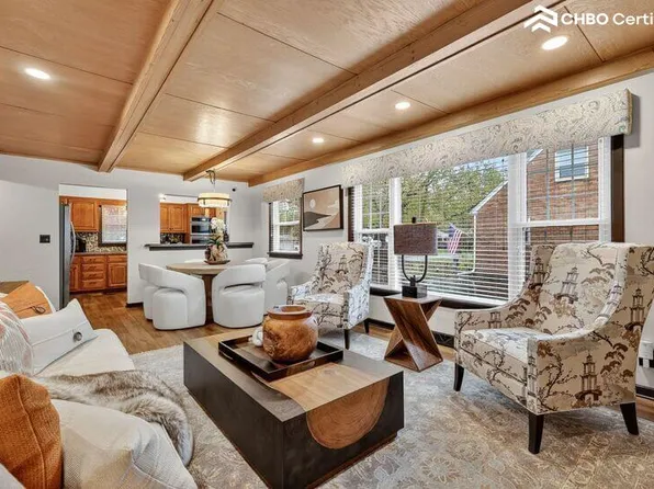 10 Melody Ln, Toledo, OH 43615