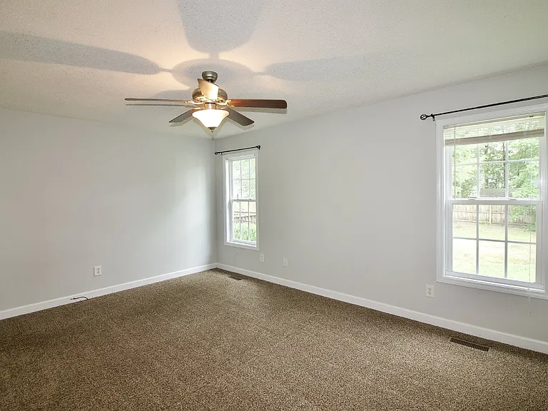 129 Lori Ln — Photo 32
