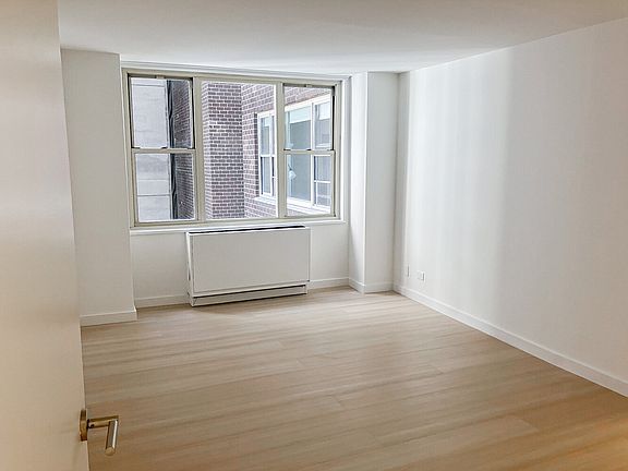 5th image of 166 E 34th St #1111