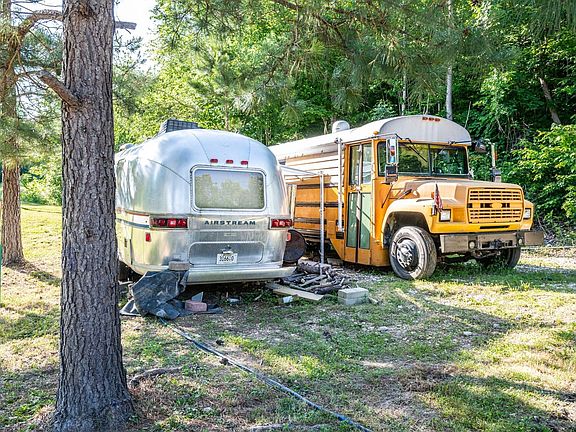 5th image of 1882 Morris Rd