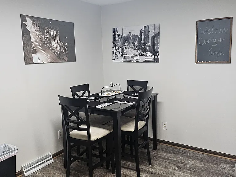 2406 Roxbury Rd — Photo 8