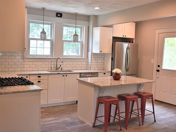 3rd image of 25 Winthrop Ave