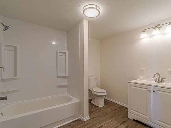 3rd image of 509 Brown Ave