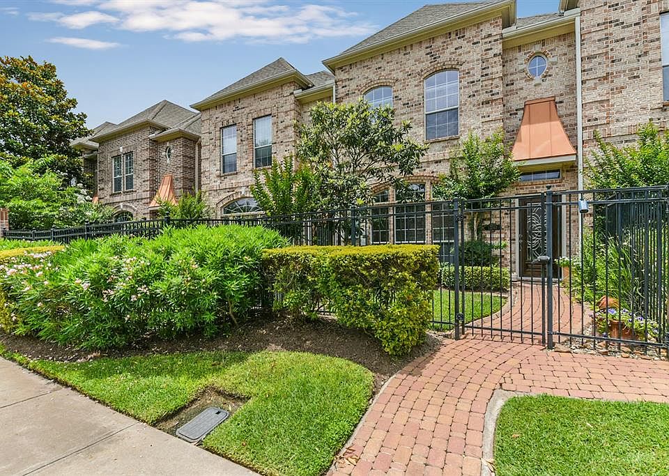 Darling 2 bedroom 2/1 bath home located in the Energy Corridor.