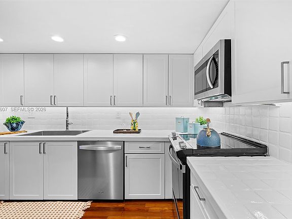 5th image of 2600 Cardena St #Penthouse 4