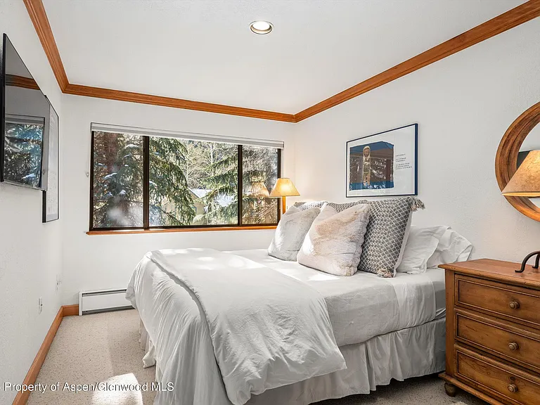 326 W Hopkins Ave — Photo 25