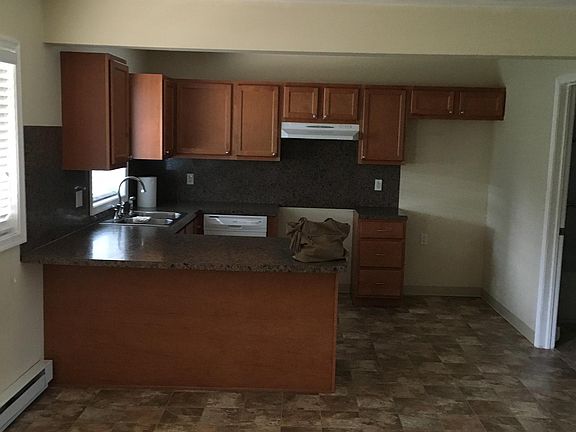 Kitchen area.-dining