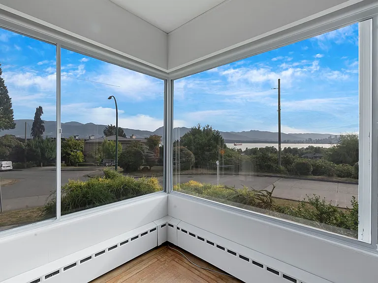 4514 Bellevue Dr — Photo 1