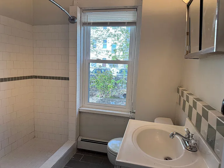 27 Camden Ave — Photo 6