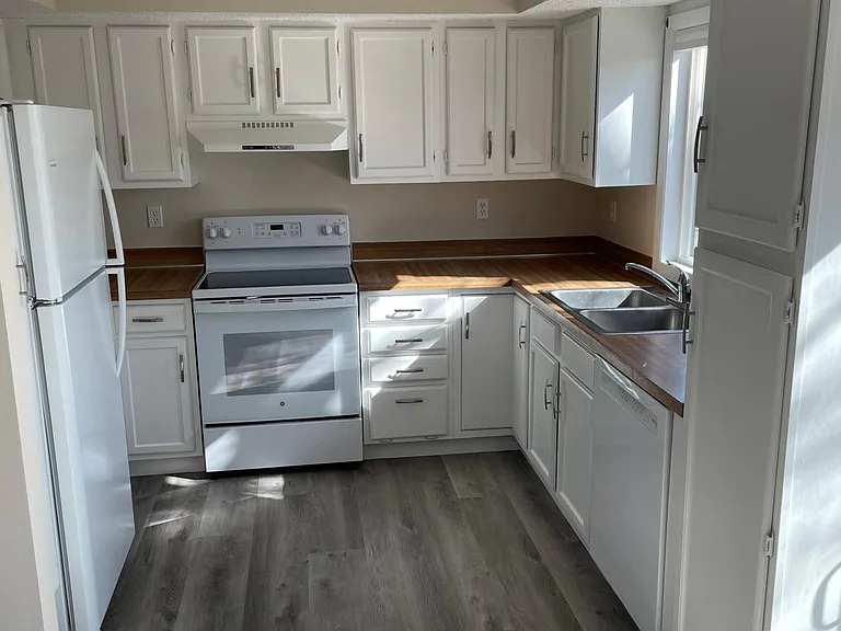 715 W Sumner Cir — Photo 4
