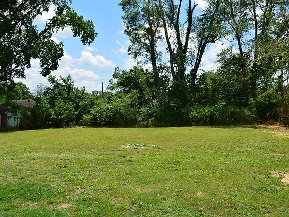3rd image of 613 Cottonwood Dr