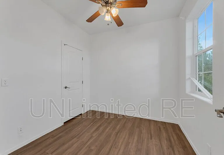 2443 W Pikes Peak Dr — Photo 6