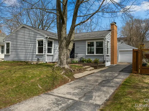 1064 Kenesaw Dr SE, East Grand Rapids, MI 49506