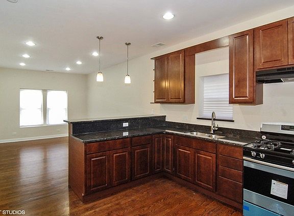 5th image of 1106 N Karlov Ave