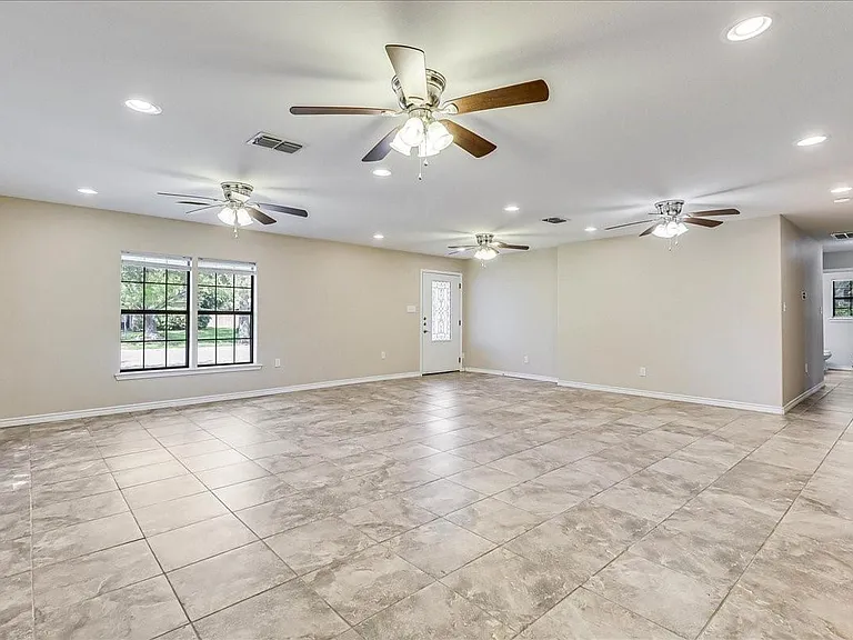 2111 E Lott Ave — Photo 12
