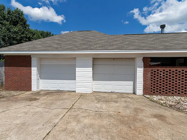 1901 Calumet Pkwy — Photo 5