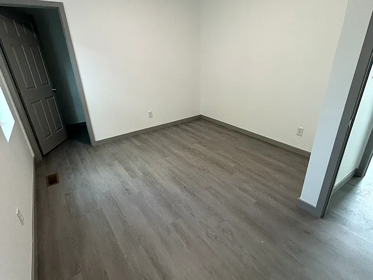 235 Iowa St — Photo 11
