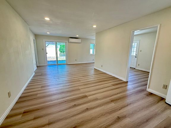 2nd image of 5325 N Oakbank Ave