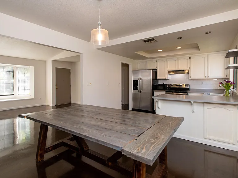 2226 Coroval Dr — Photo 8