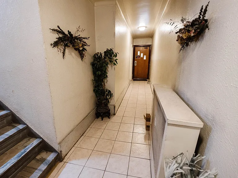 76 Romaine Ave #4 — Photo 19