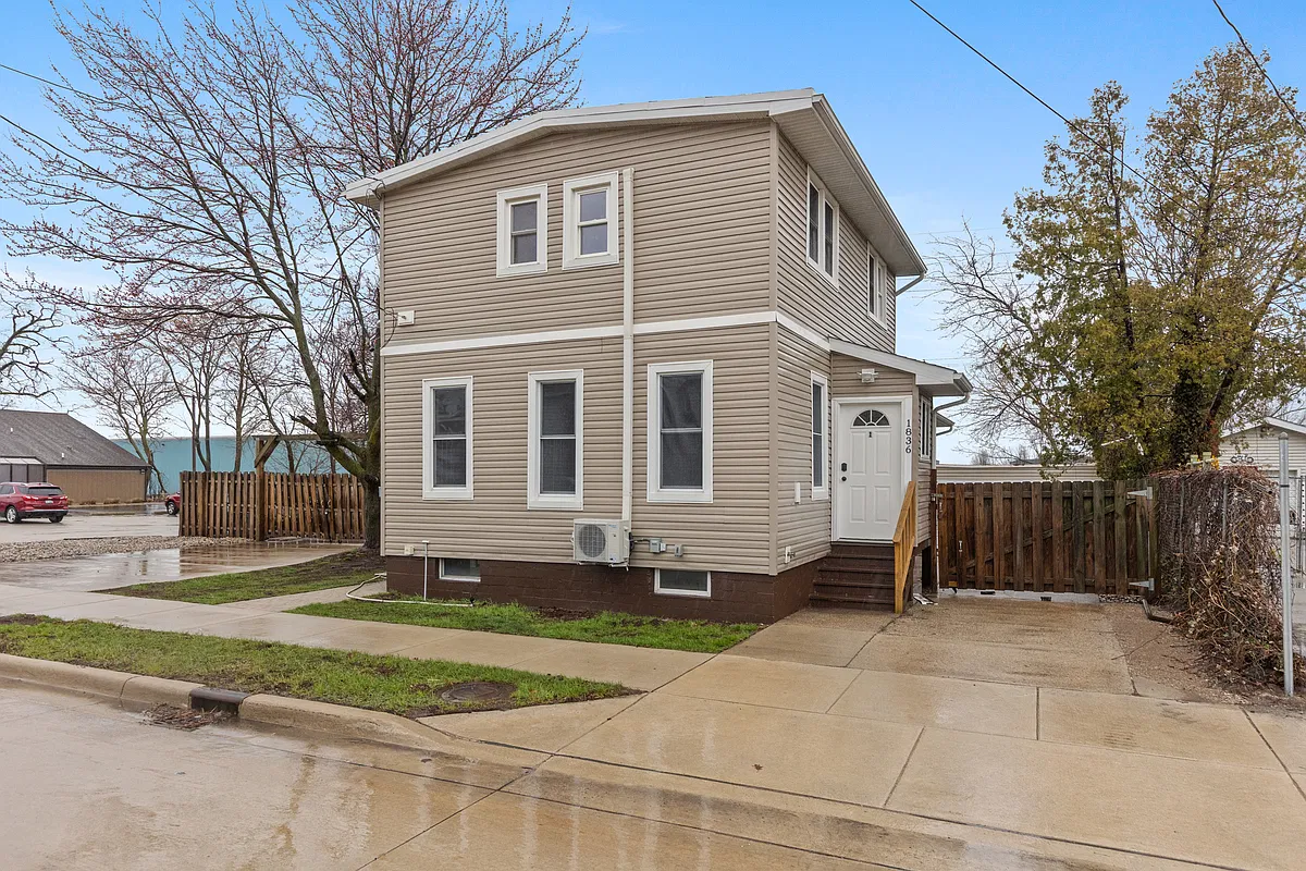 1836 Lakeshore Drive - 2 — Photo 1