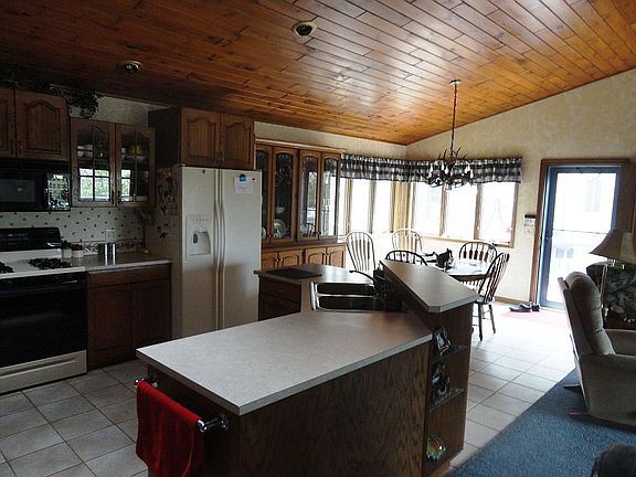 3rd image of W10378 Island Lake Ln