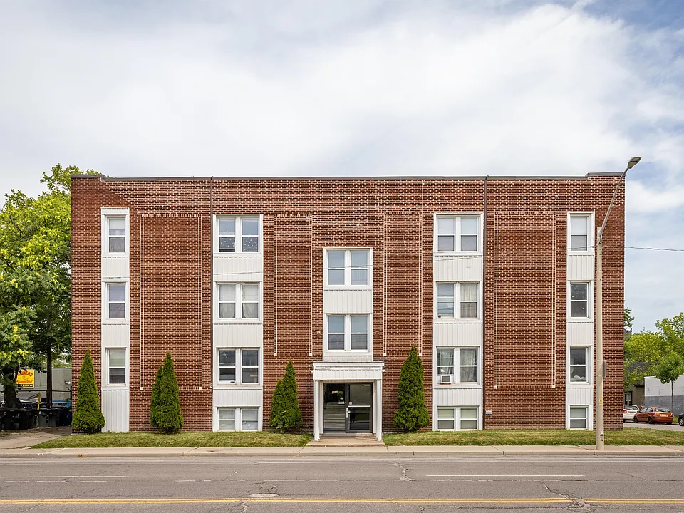 1518 University Ave W #6