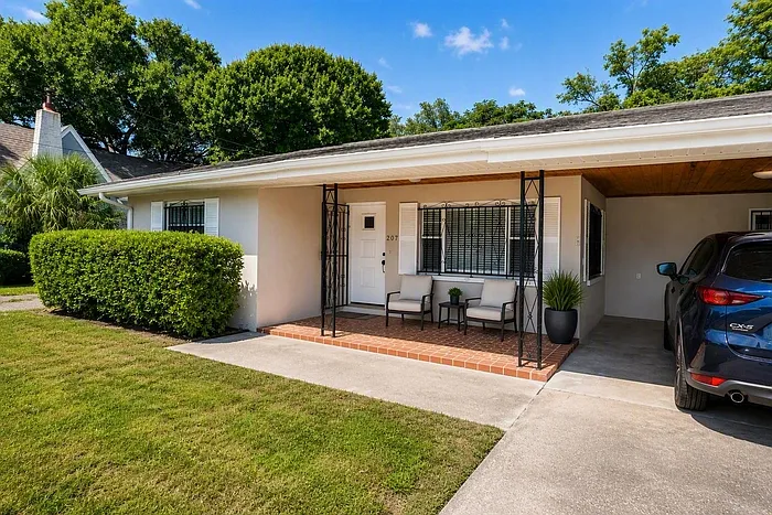 207 N Gomez Ave