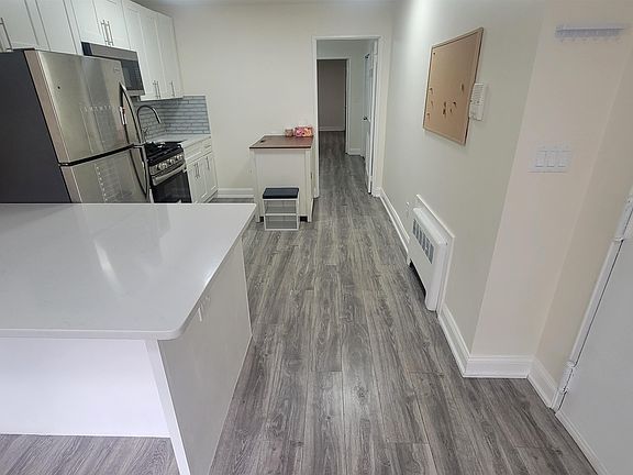 2nd image of 552 38th St APT 2