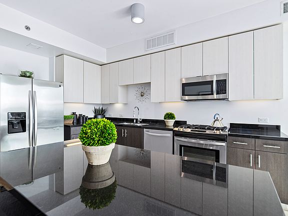 2nd image of 3150 Wilshire Blvd APT 2014