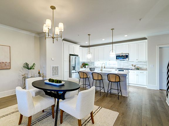 4th image of 1150 Valdosta St #401