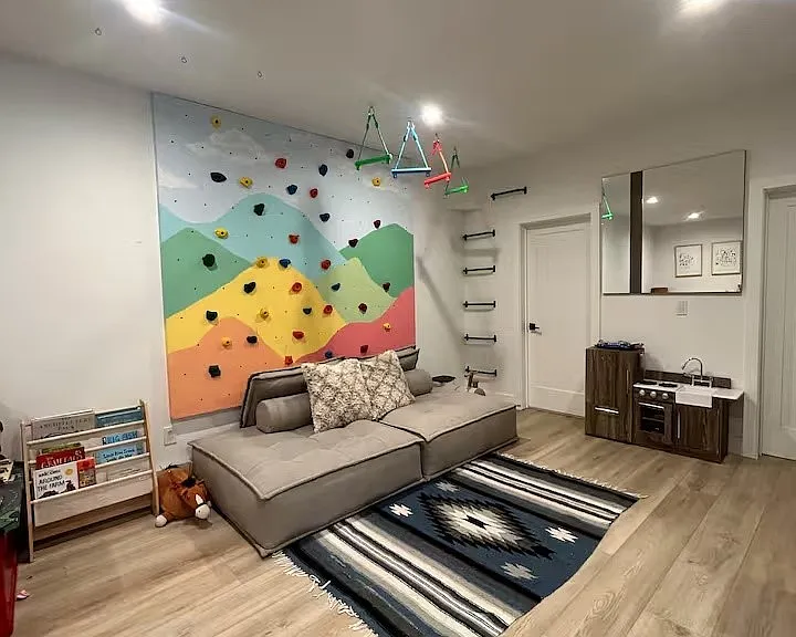 570 Tyner Way — Photo 3