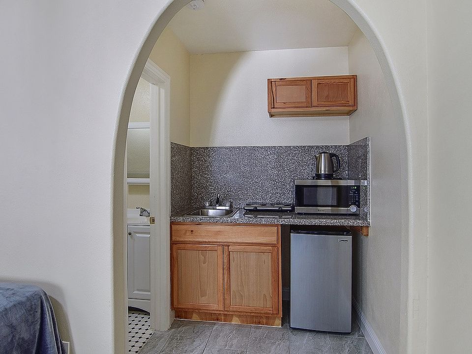 1st image of 4905 W Adams Blvd #29