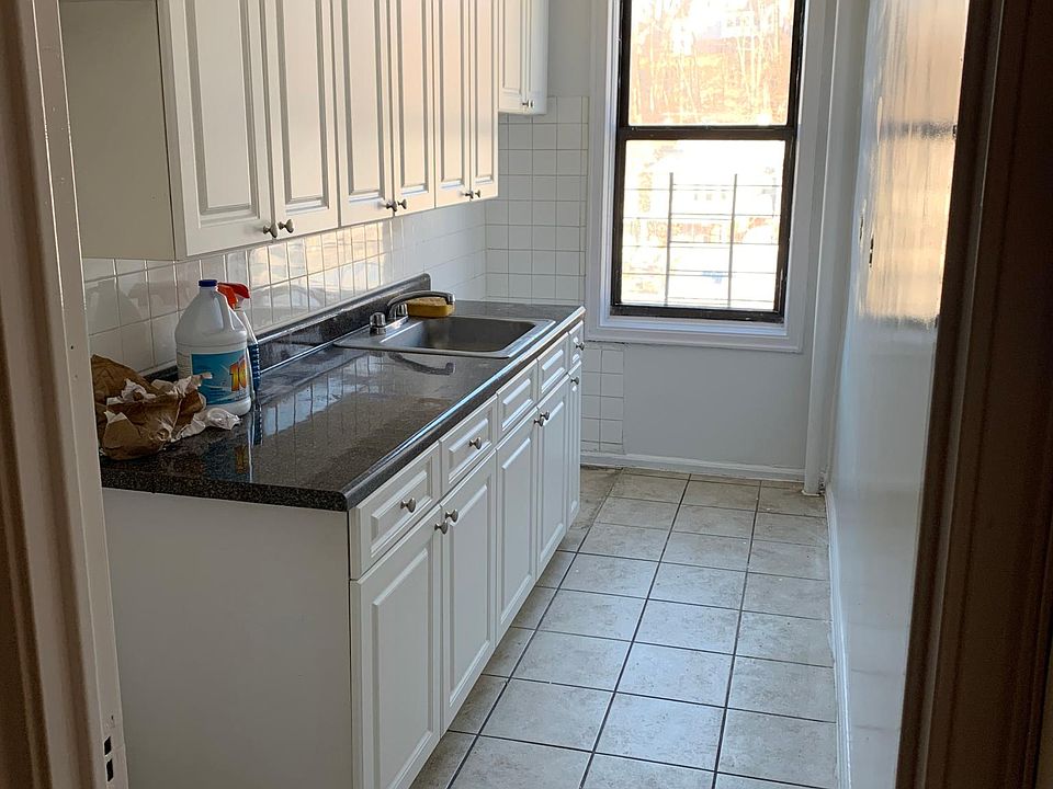 2nd image of 33 Loudoun St #4