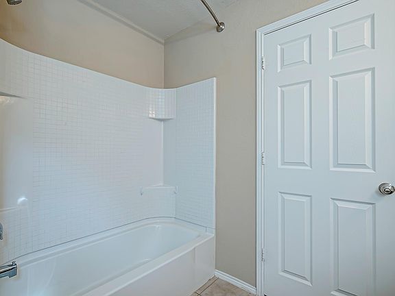 3rd image of 120 Abelia Dr