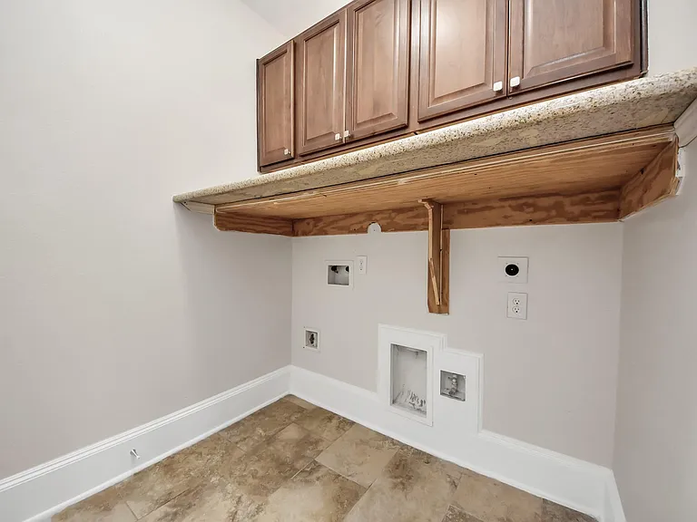 9815 Patricia Haven Ln — Photo 13