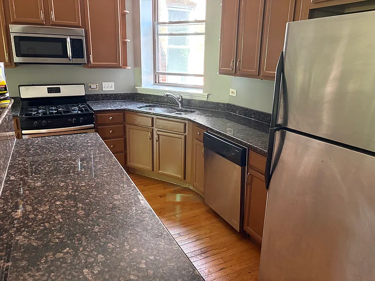 704 E 51st St #3W — Photo 6