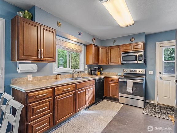 4th image of 103 Lowrane Dr