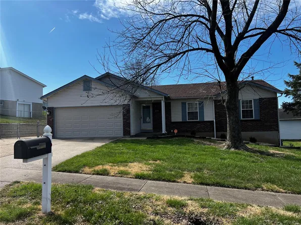 5210 Elk Trail Dr, Florissant, MO 63033