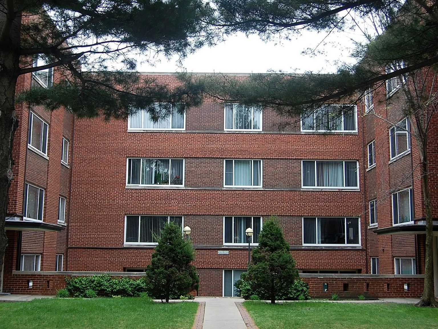 231 N Ridge Ave — Photo 1