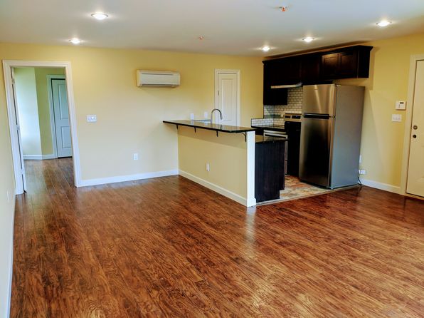 89 E Edsel Ford Fwy APT 4