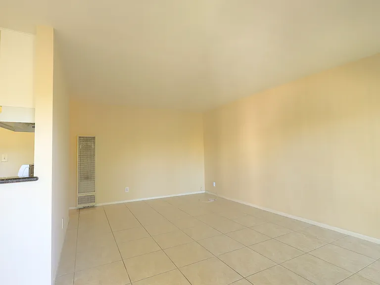 4808 Riverton Ave #7 — Photo 8