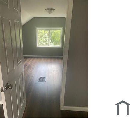 5th image of 1100 Winfield Ave