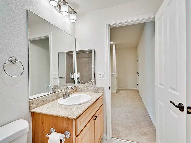 Encinal Place Apartments — Photo 38