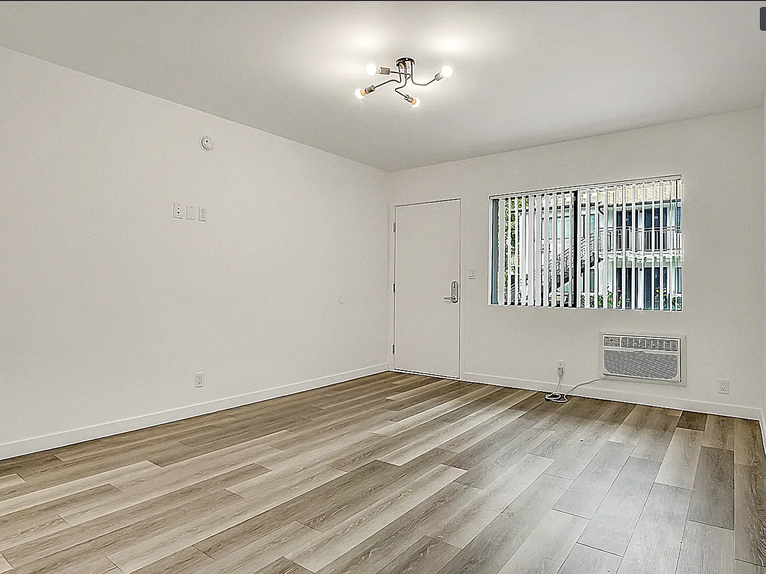 Studio, 550 sqft, $1,650 — Photo 3