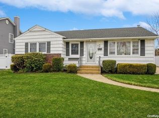 78 Linden Blvd, Hicksville, NY 11801