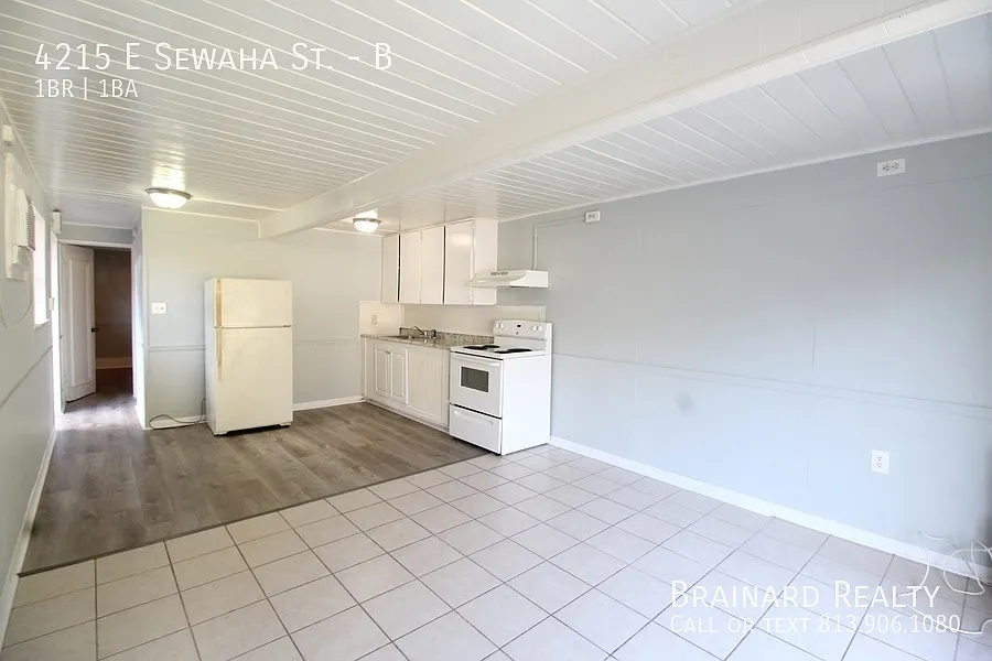 Clean One Bedroom Apartment Near Bush Gardens — Photo 4