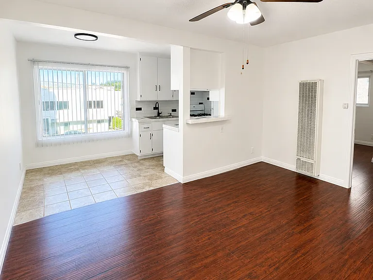 Hollyking Apartments — Photo 28