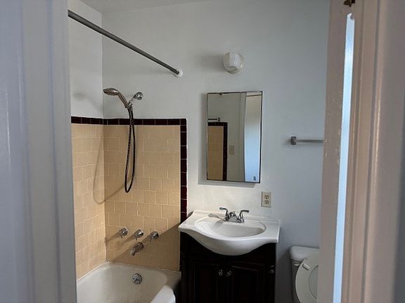 3rd image of 800 Mira Mar Ave #6